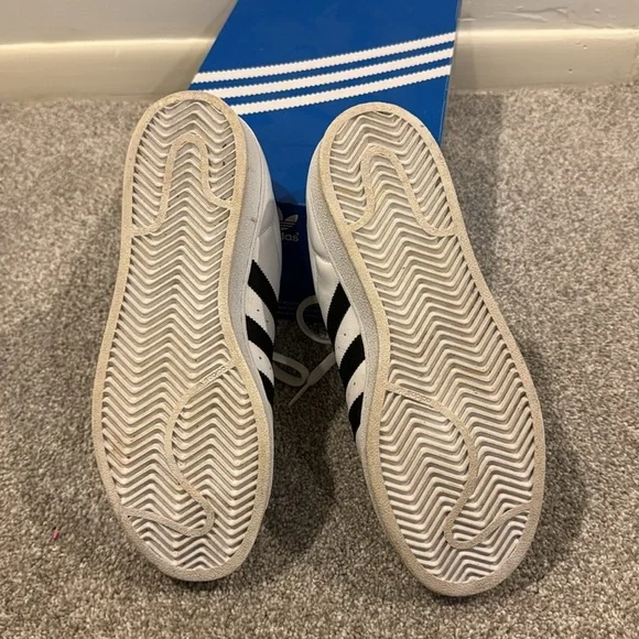 Adidas Superstar silver metal cap toe sneakers - Picture 8 of 8